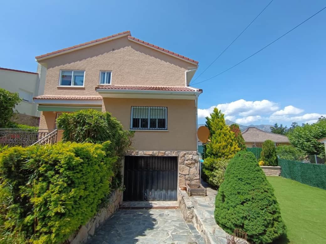 Casa alquiler vacacional Becerril de la Sierra Jardin barbacoa piscina hasta 12 personas