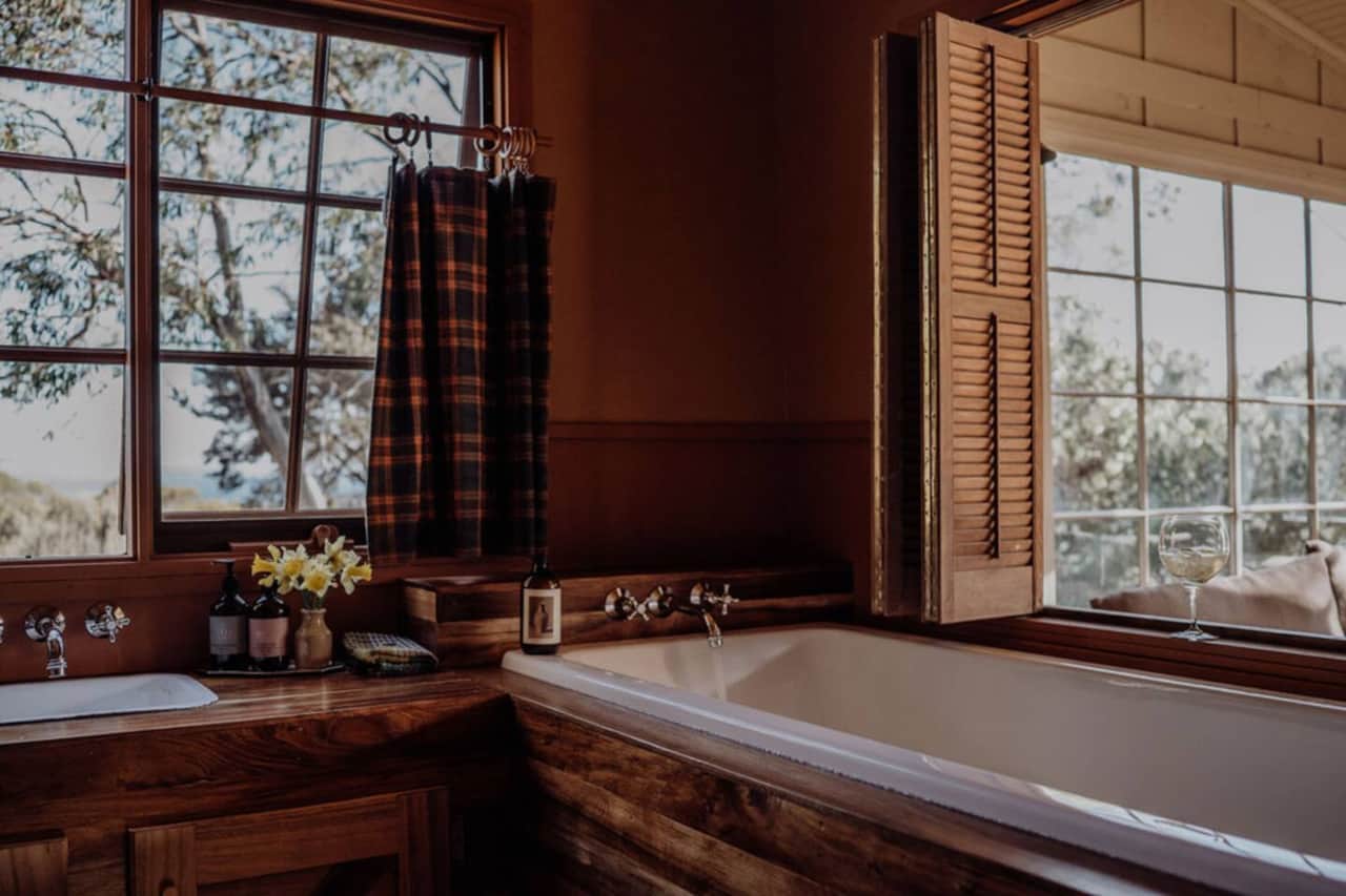 The deep soaker bath has a view of the Central Highlands trees & bush through the shutters. Relax and unwind.