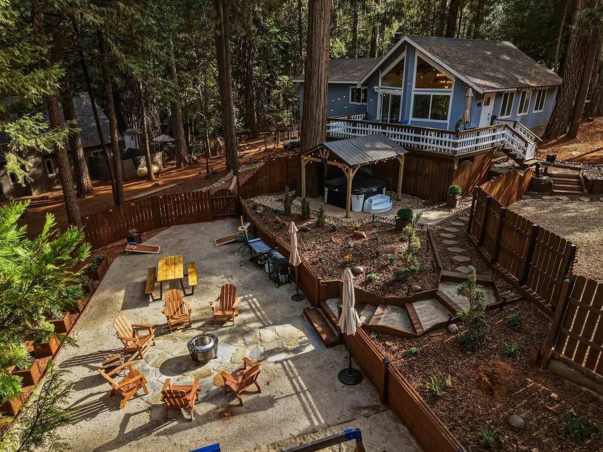 Exterior — Aerial view of La Cabaña and outdoor spaces