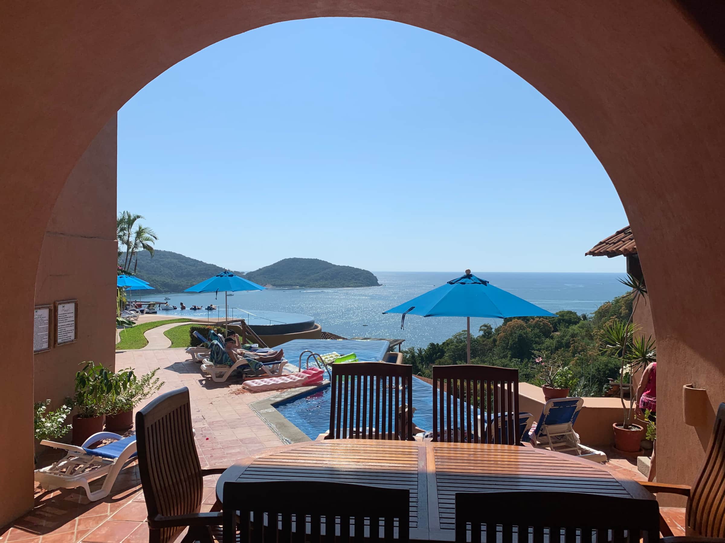Romantic Retreat La Casita | Casa que ve al Mar | Vacation Rental