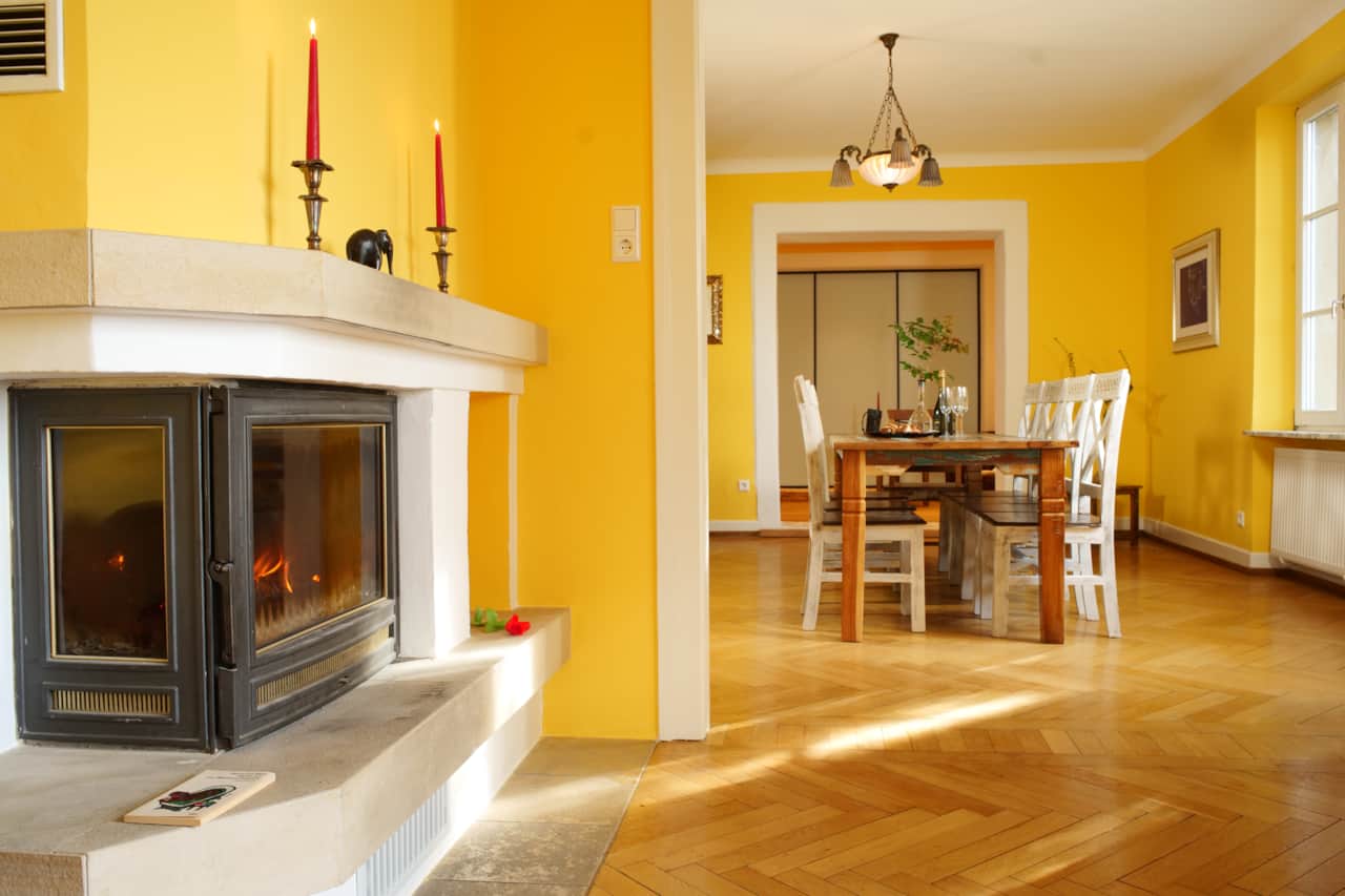 Kaminofen im Wohnzimmer der Ferienwohnung Villa Überlingen für gemütliche Abende.