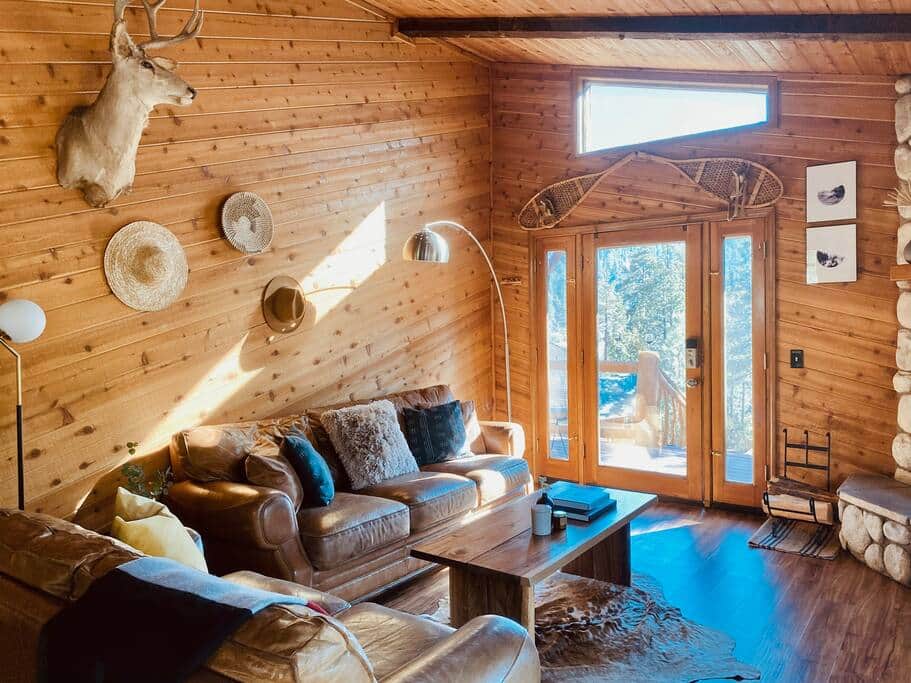 LMultilleight and airy wood clad lounge