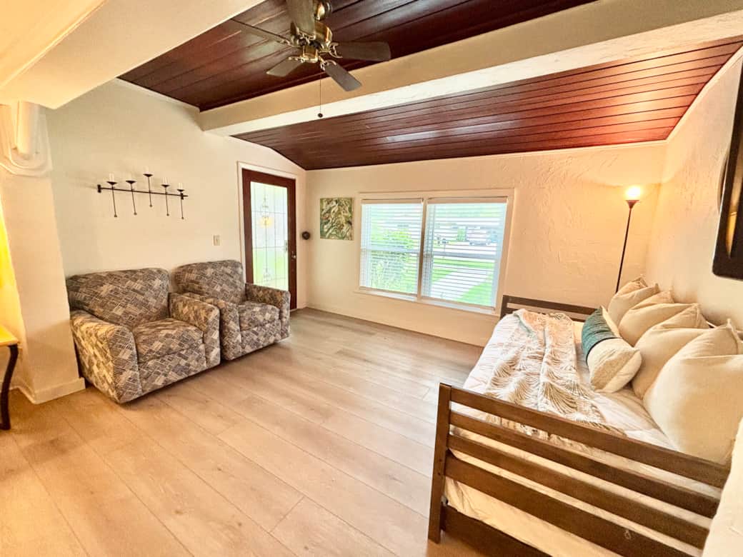 entryway / front door 