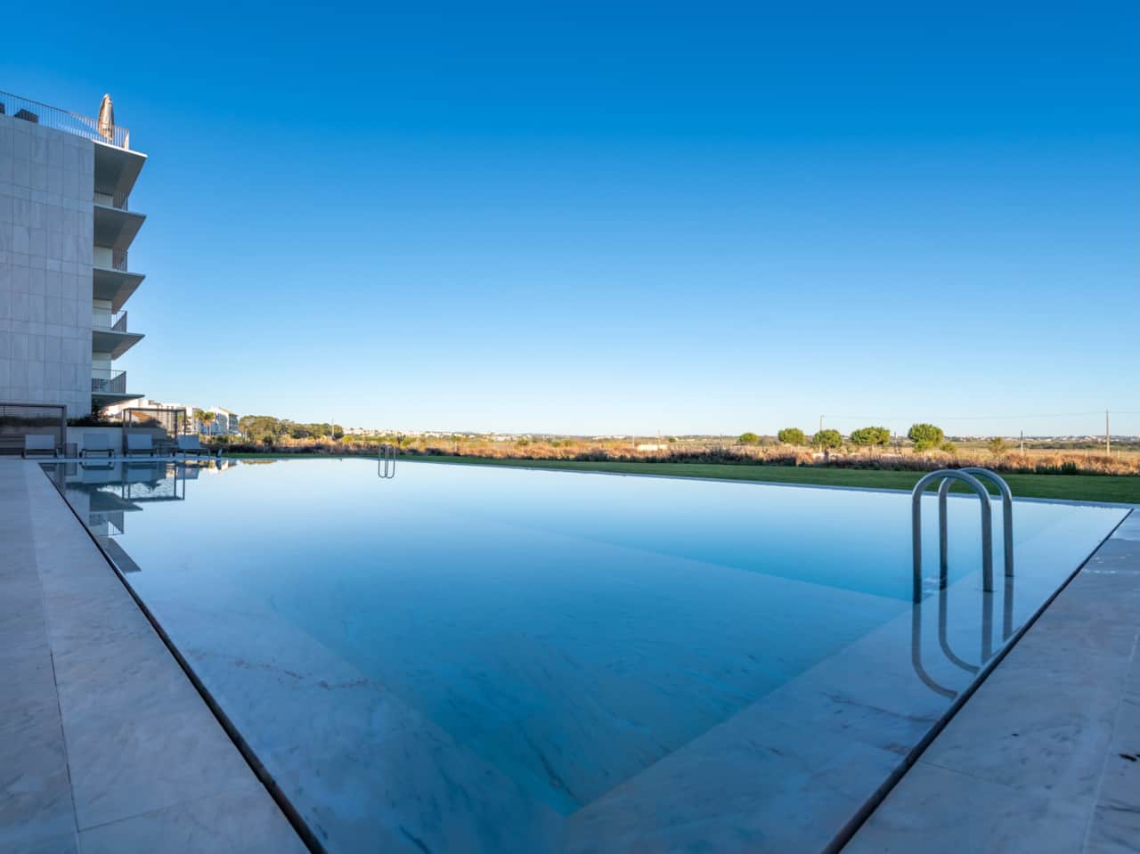 beachfront bliss & spa | infinity pool