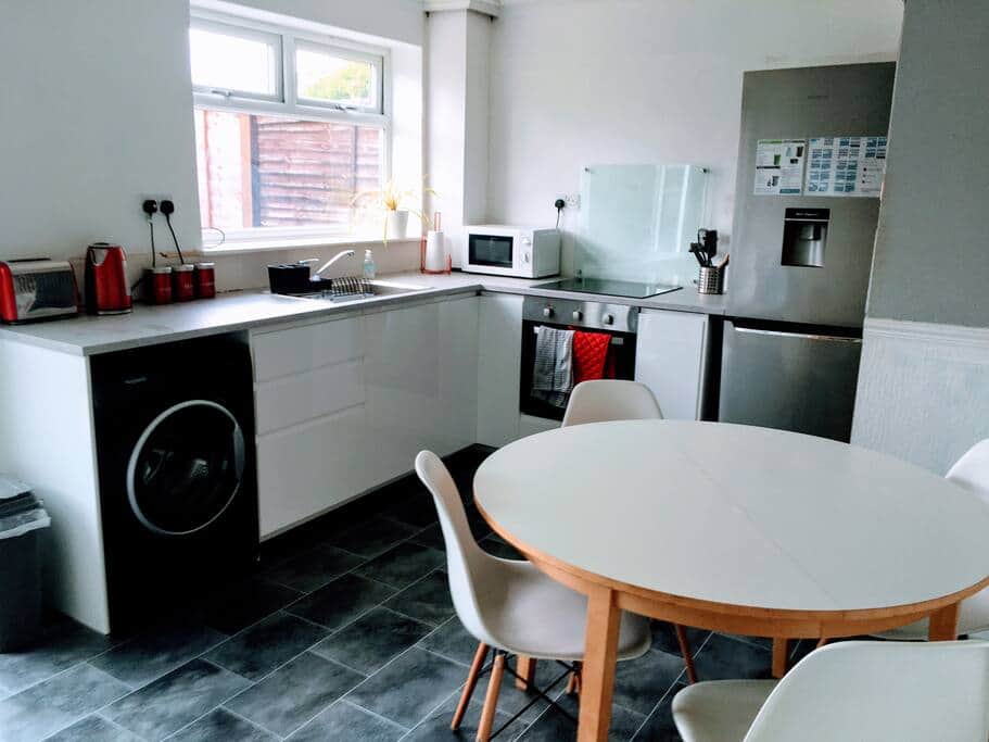 Kitchen diner space with access to the garden