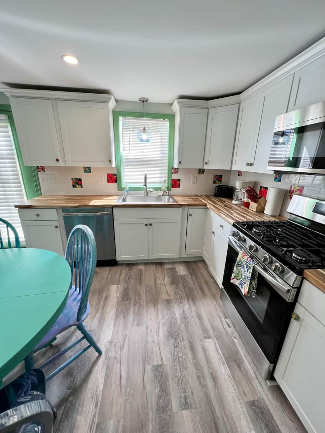 Fully stocked kitchen with Keurig, short supply of coffee pods, drip coffee maker, assorted teas Fully stocked kitchen with Keurig, short supply of coffee pods, drip coffee maker, assorted teas