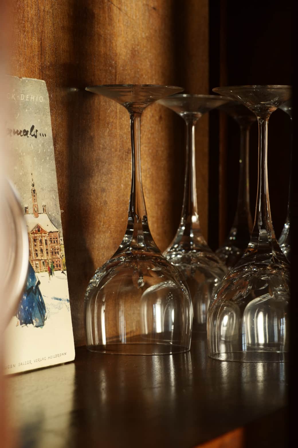 Weingläser in der Ferienvilla Überlingen am Bodensee für entspannte Abende. Weingläser in der Ferienvilla Überlingen am Bodensee für entspannte Abende.