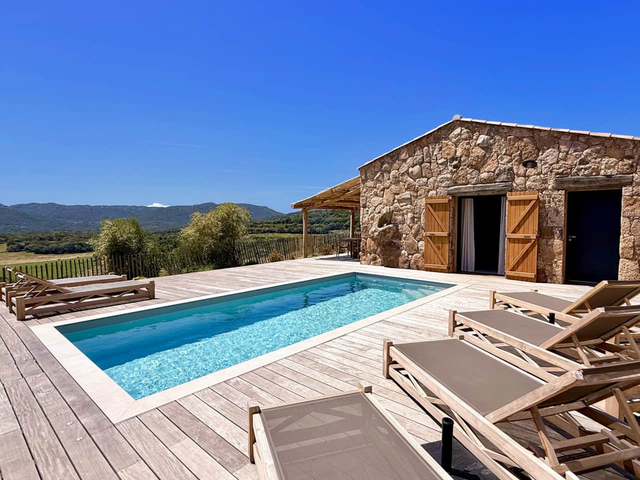 Bella Sotta pool area