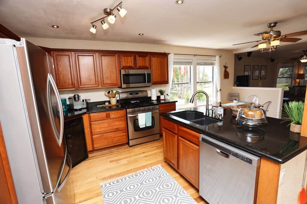 Full kitchen 