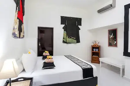 https://l.icdbcdn.com/oh/5b8c0138-1a48-4d92-adc8-bb3827998b27.jpg?w=2080-18