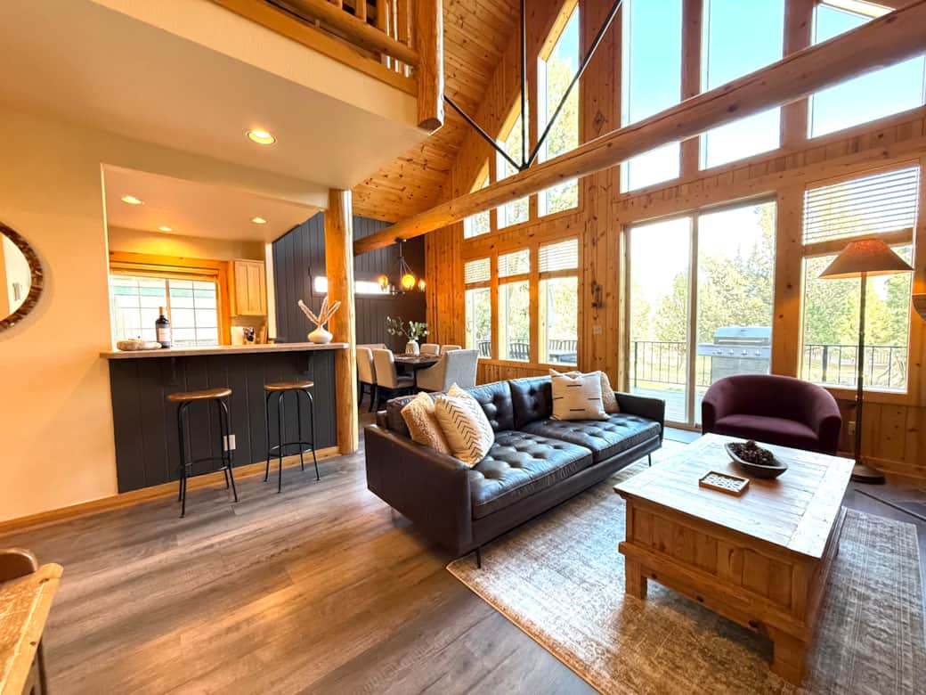 Welcome! Gather, golf, and relax in this warm, updated home right on the creek! Welcome! Gather, golf, and relax in this warm, updated home right on the creek!