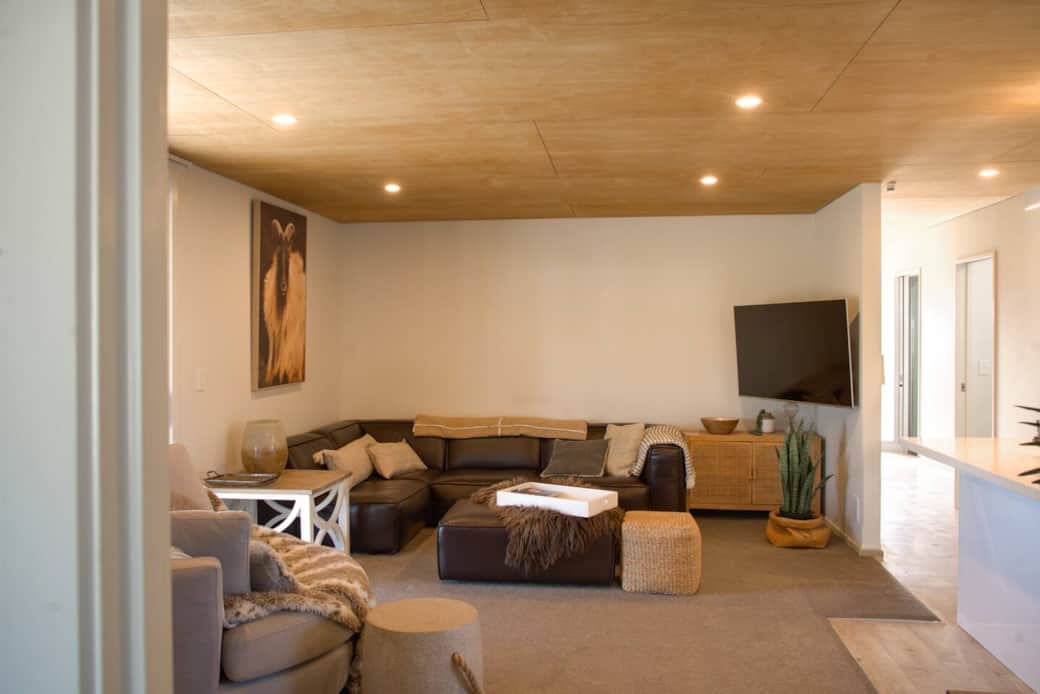  Cosy wood fire + heat pumps = comfy on crisp evenings
 Smart TV + solid Wi-Fi for chilled spring evenings
️✨ Luxe sofas + love seat = unwind in comfort