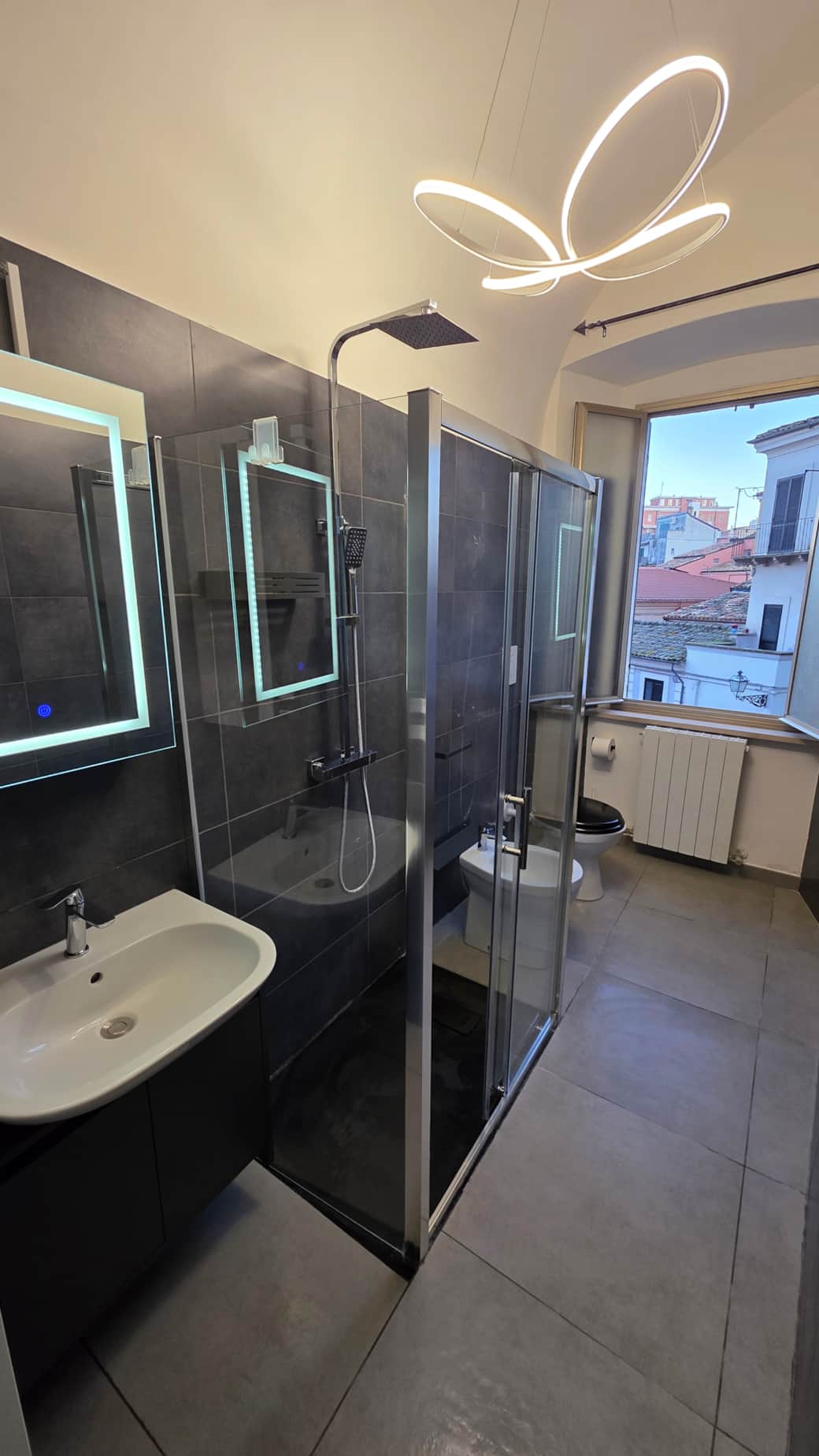 Bagno completamente attrezzato e igienizzato con prodotti senza profumo ad Agli Archi a Chieti