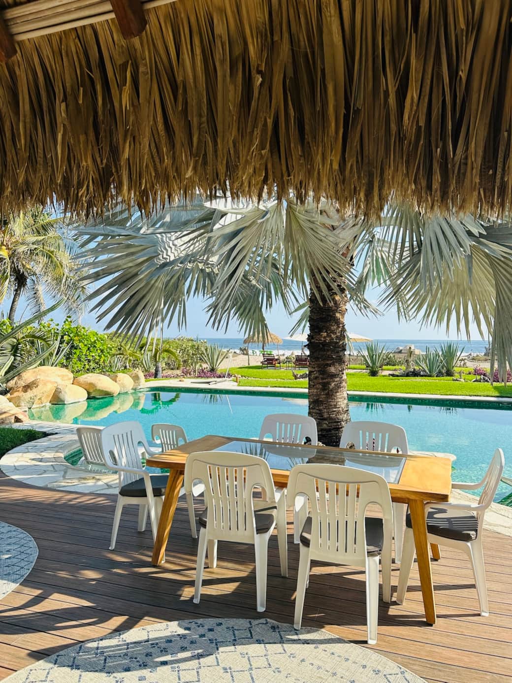 Outdoor Dining Area Outdoor Dining Area