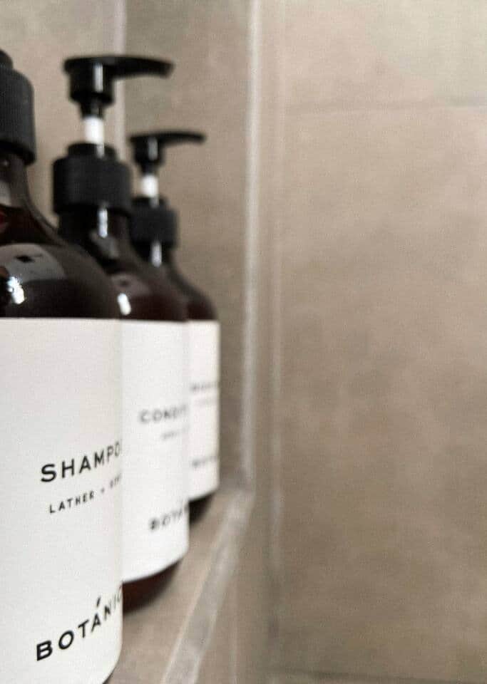 Casa Botánica - Luxurious Shower with Hotel Quality Soaps 