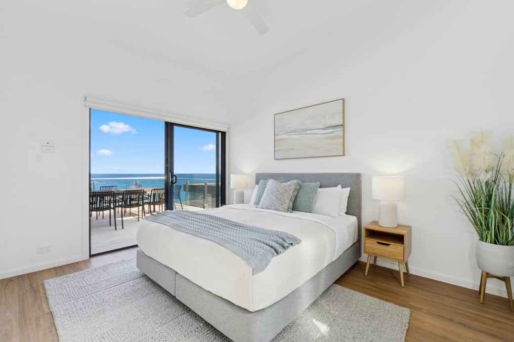 Bedroom 1 - King size bed + ensuite Bedroom 1 - King size bed + ensuite