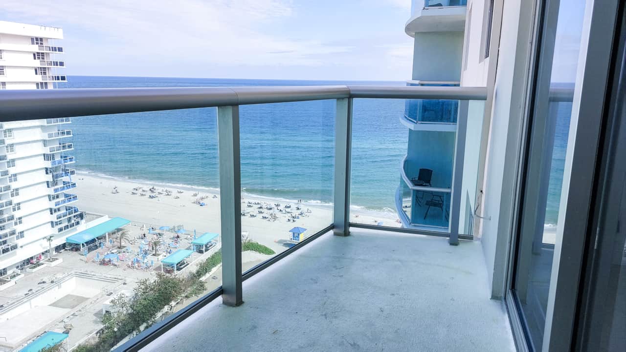 Balcón con vista al mar
