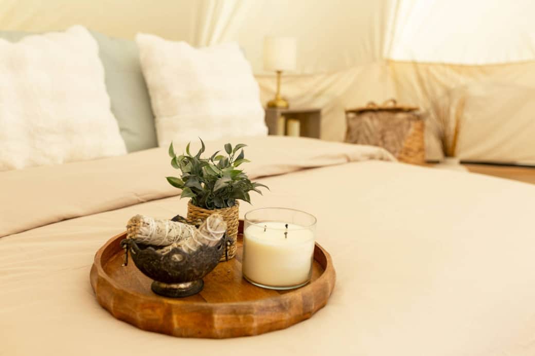 1 Queen bed ft. a premium Sealy Mattress w/ Lux Linens 1 Queen bed ft. a premium Sealy Mattress w/ Lux Linens