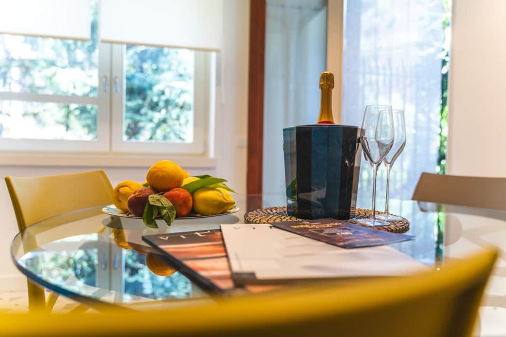 Tavolo del zona pranzo Tavolo del zona pranzo