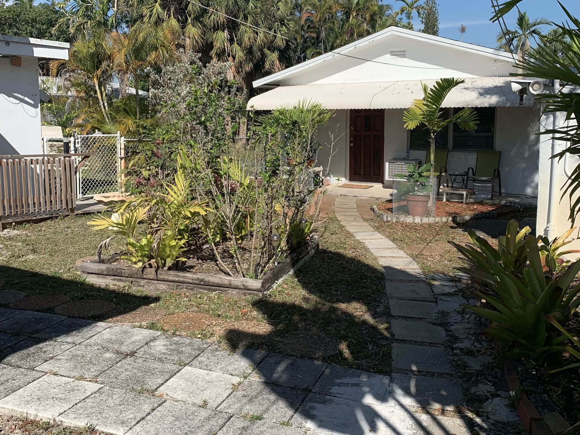 Before renovation entrance area at Casa Citron prior to becoming the welcoming courtyard