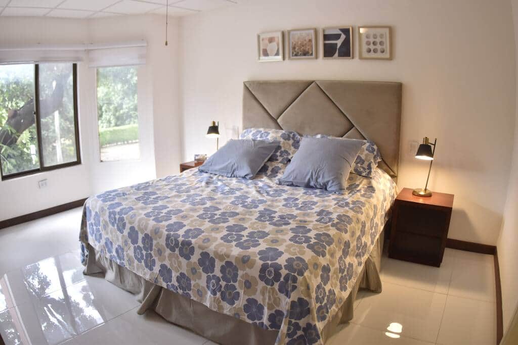 Dormitorio principal con cama King