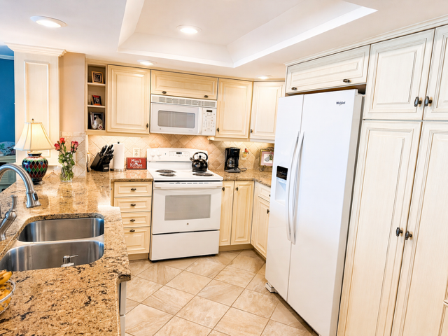 Spacious kitchen Spacious kitchen