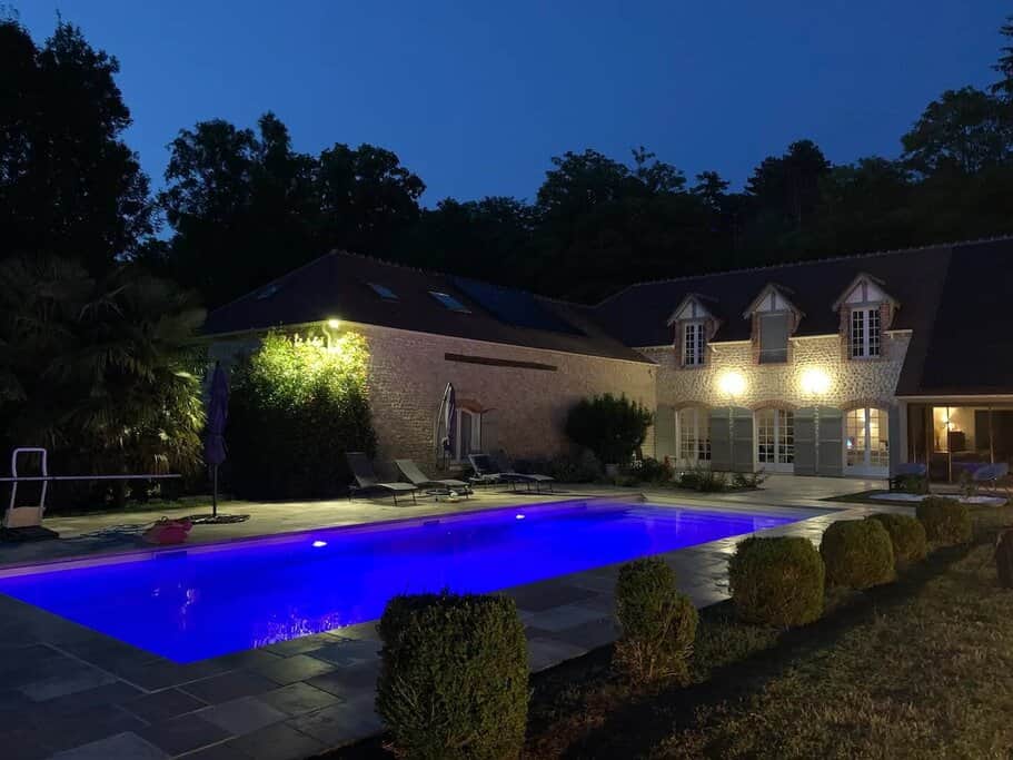 Domaine des rives d'Ormoy Athamante  piscine nuit