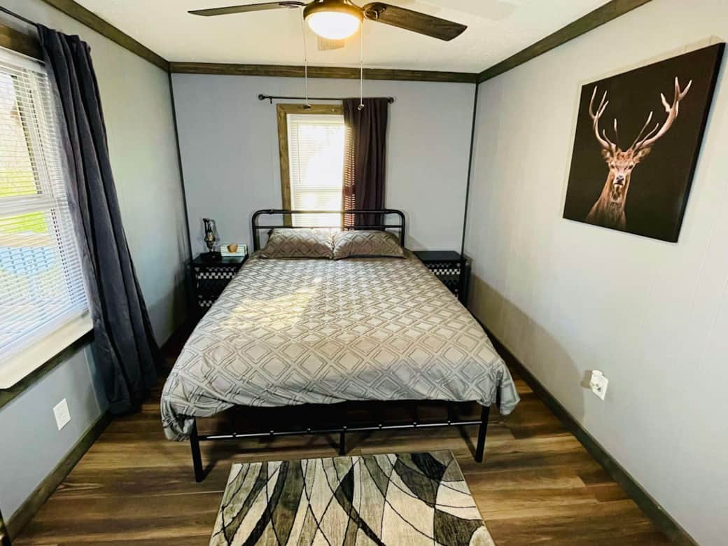 1nd bedroom with Queen bed 
