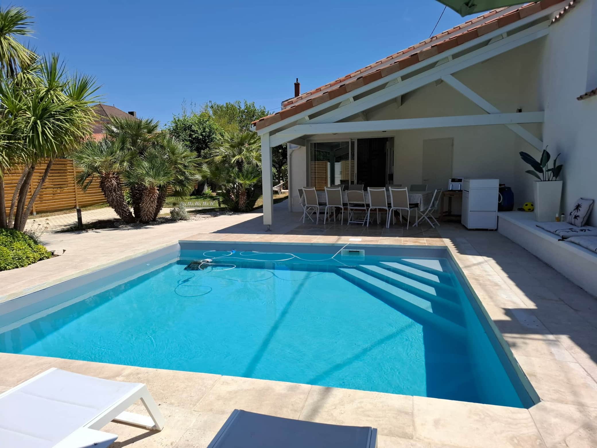 E Piscine abris bas 5x5.jpg