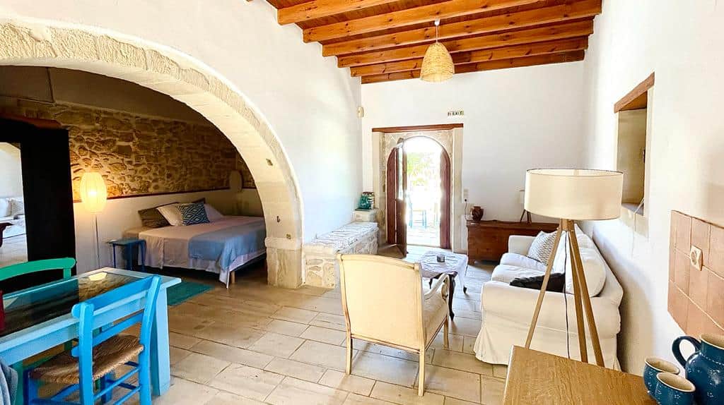 Apartment with kingsize bed or 2 single beds