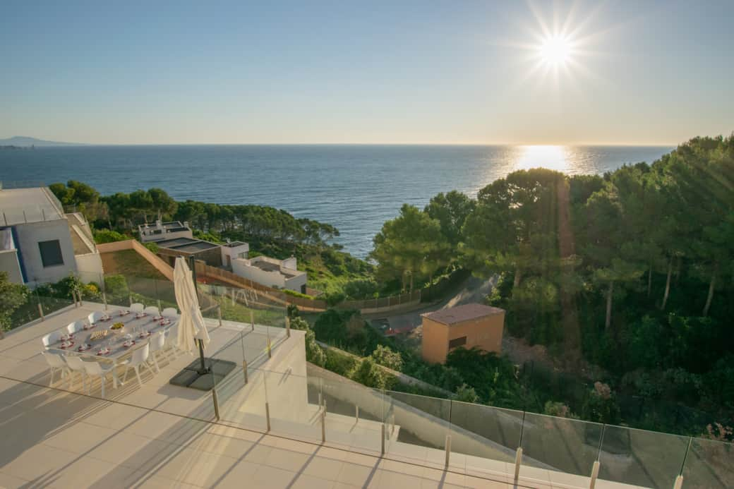 Blick von der Terrasse und dem Meer