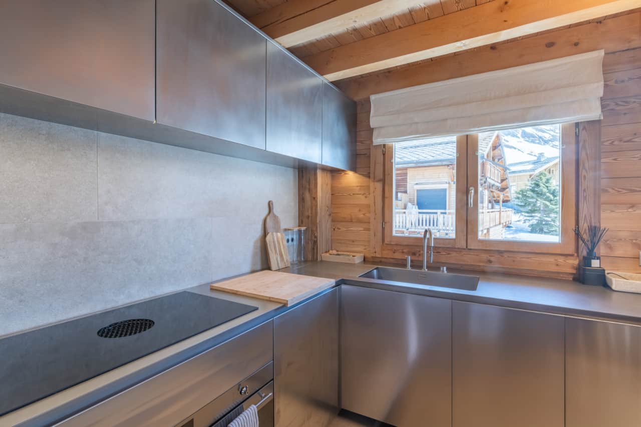 Chalet La Source - Cuisine avec vue sur les chalets