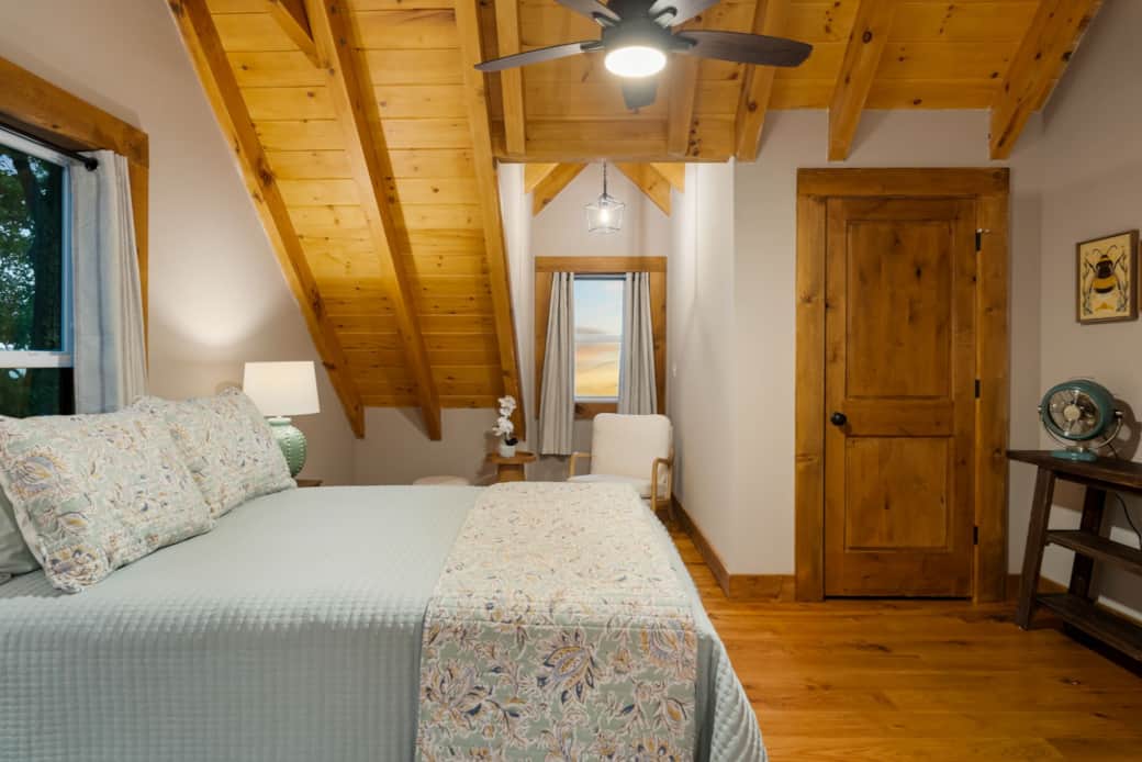Bedroom 3 with 2 double beds