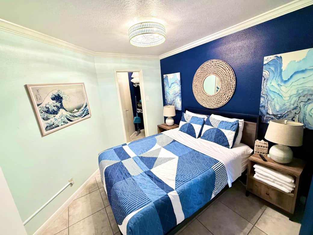 May ‘26 - Queen with brand new premium linens. Pack 'n Play, Baby seat, extra pillows in closet