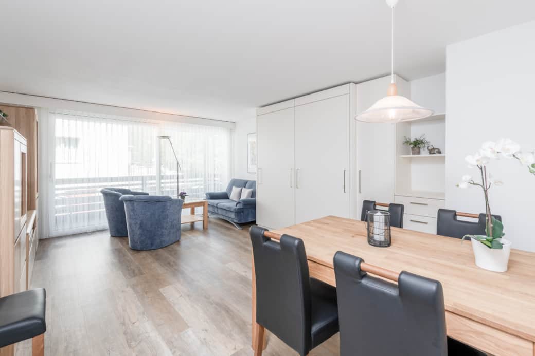 Wohnzimmer mit Schrankbett Wohnzimmer mit Schrankbett