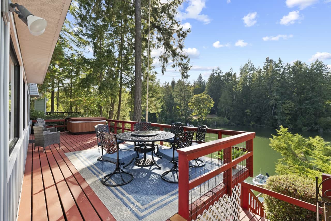 03 Waterfront Deck