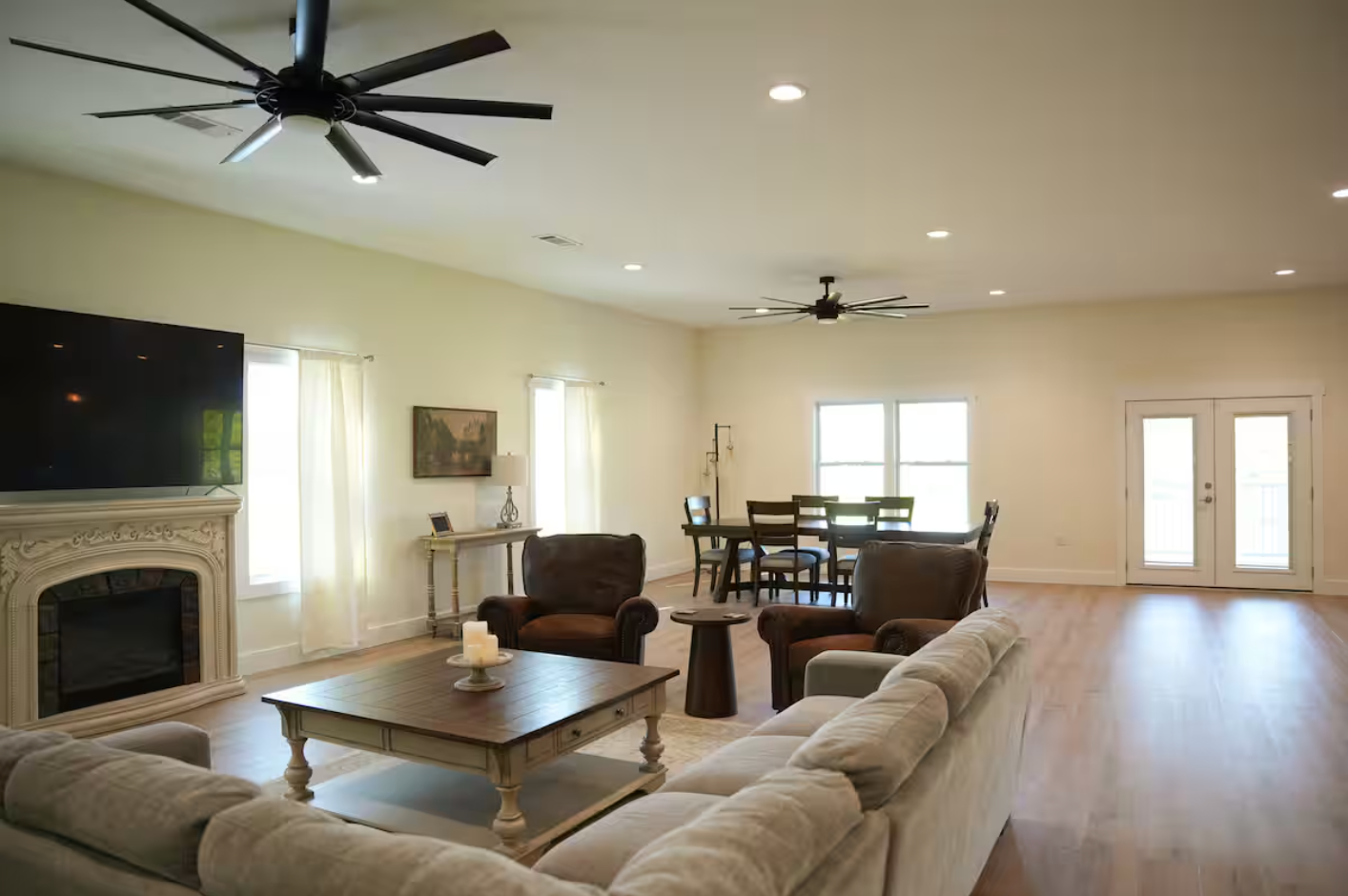 Spacious living room with comfortable seating!