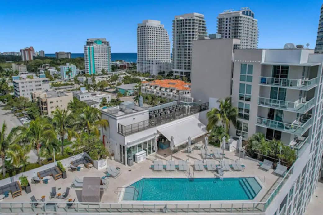 Hotel pool with bar & restaurant service, Music