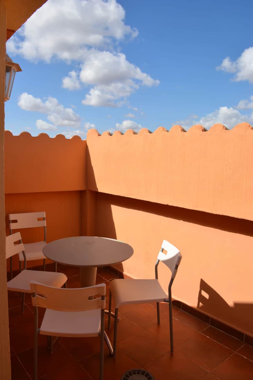 terraza con mobiliario terraza con mobiliario