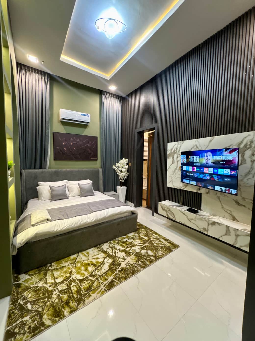 Oloye Suite