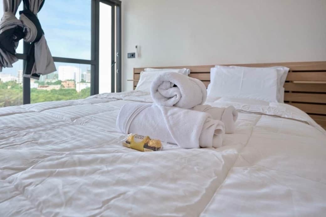 Profitez de la meilleure nuit de sommeil loin de chez vous grâce à ce matelas king size à mémoire de