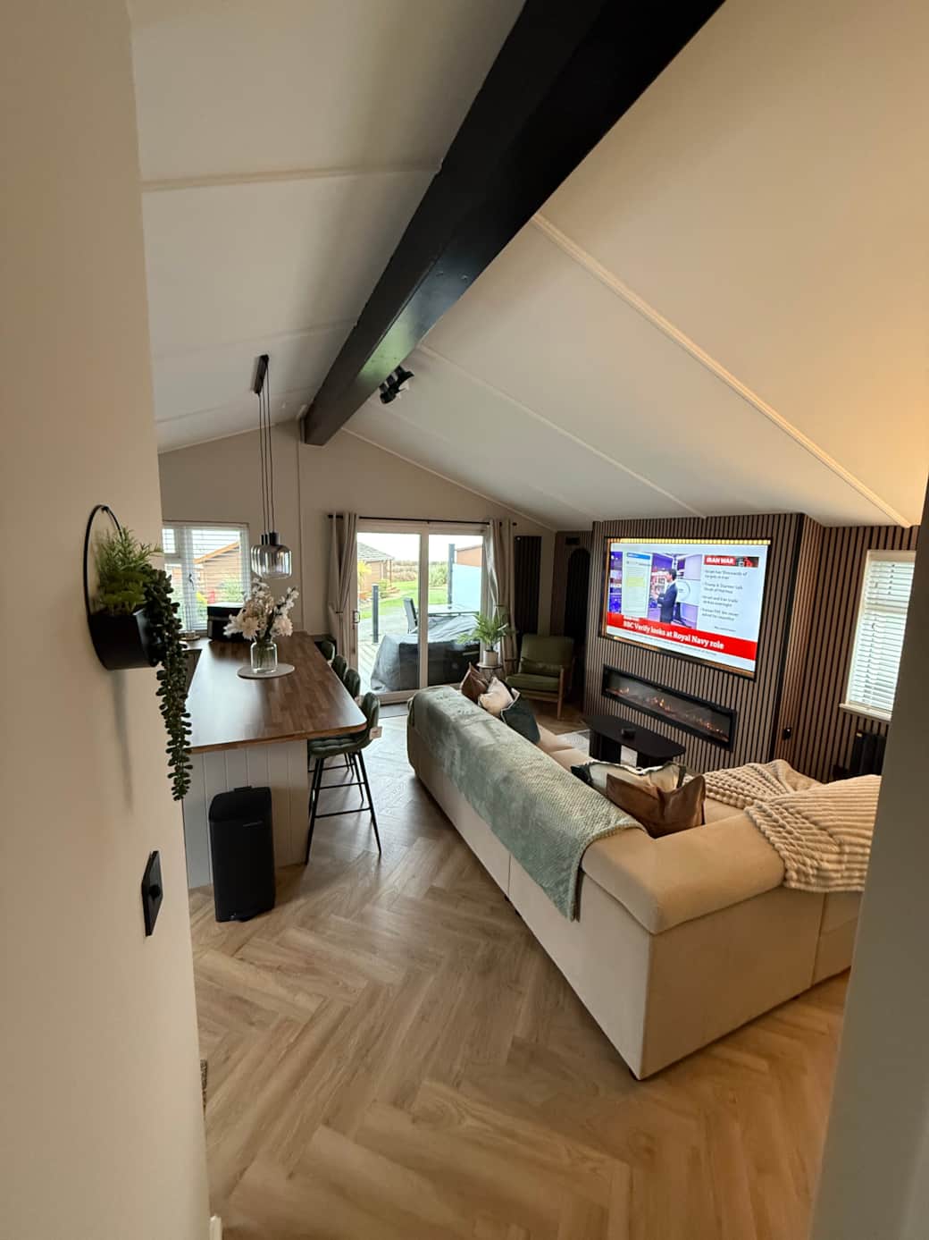 Image picker 53EB1490 529B 4D34 89B7 492465943724 37466 00000AC1DC4A16F9