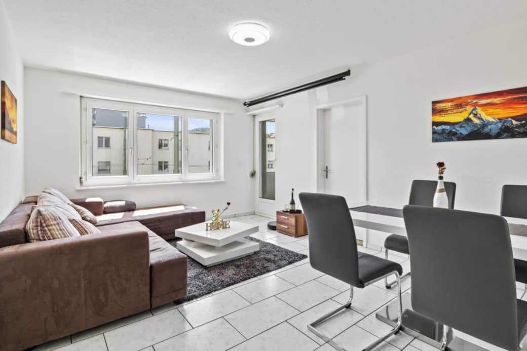 Spacious shared living room – relax on the sofa and feel at home with your flatmates. Spacious shared living room – relax on the sofa and feel at home with your flatmates.