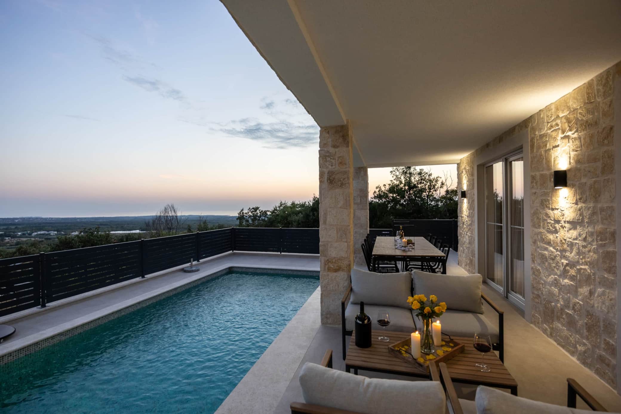 Terrasse mit Blick aufs Meer