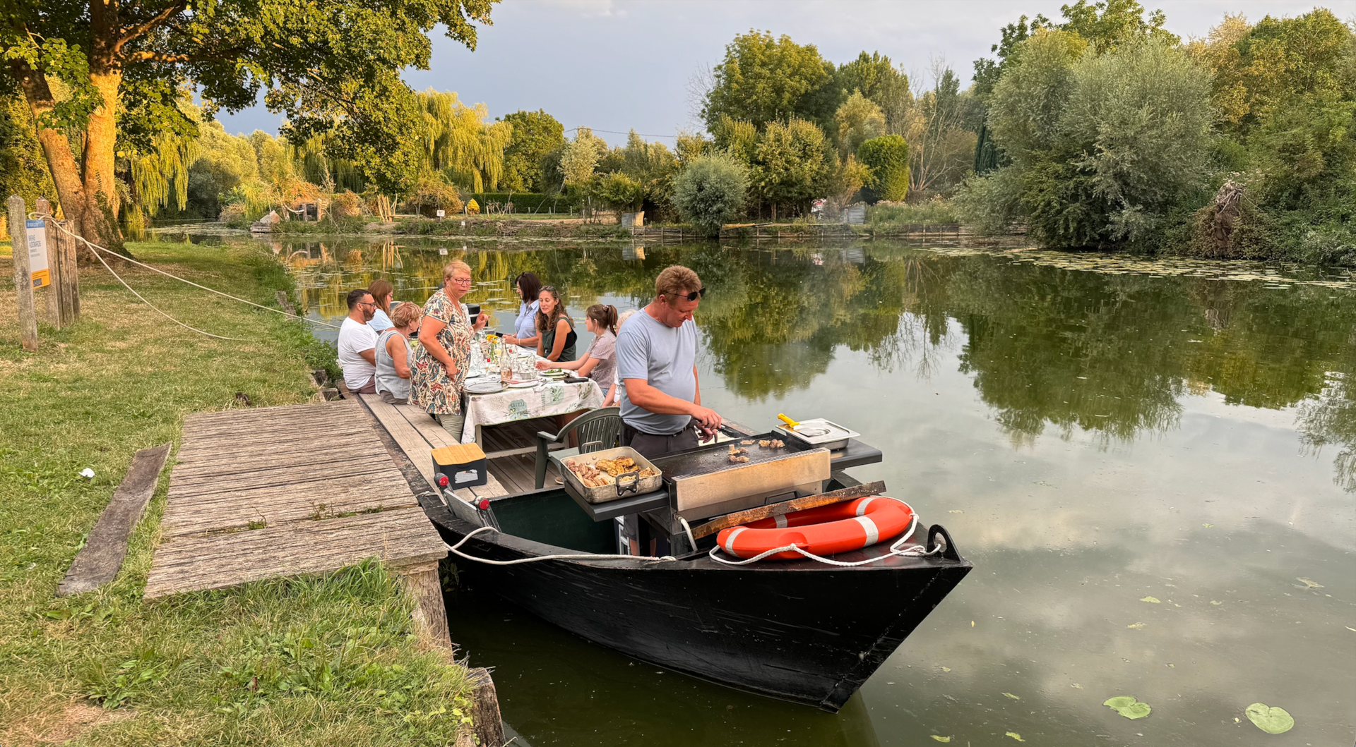 Repas à bord d'un bacove