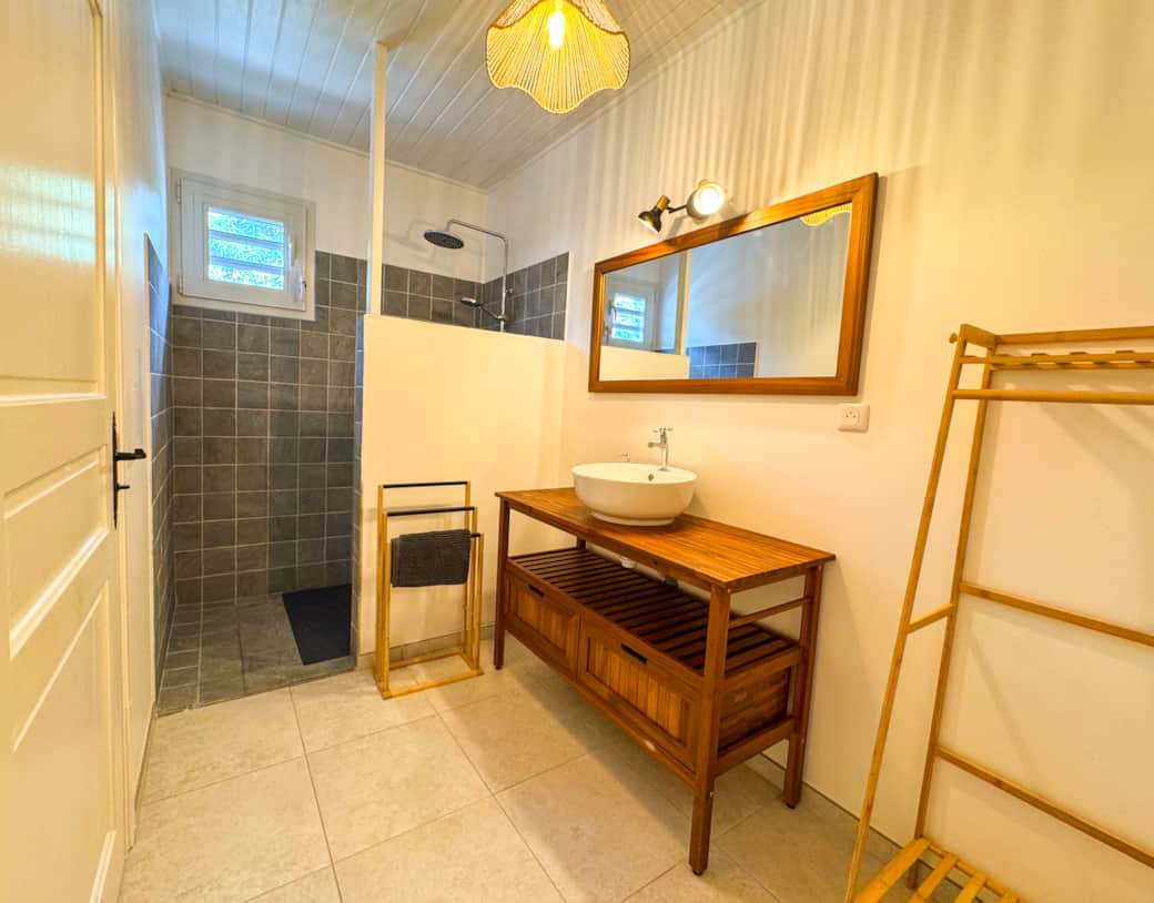 Salle de bain spacieuse Salle de bain spacieuse