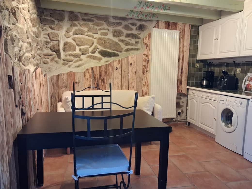 PIECE DE VIE AVEC COIN CUISINE PIECE DE VIE AVEC COIN CUISINE