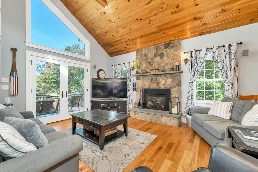 7 Acorn Dr030