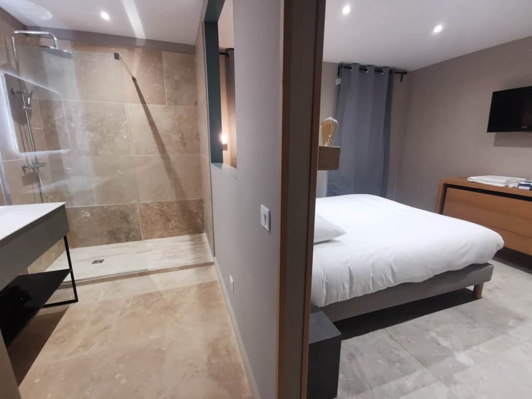 Chambre parentale avec salle de bain