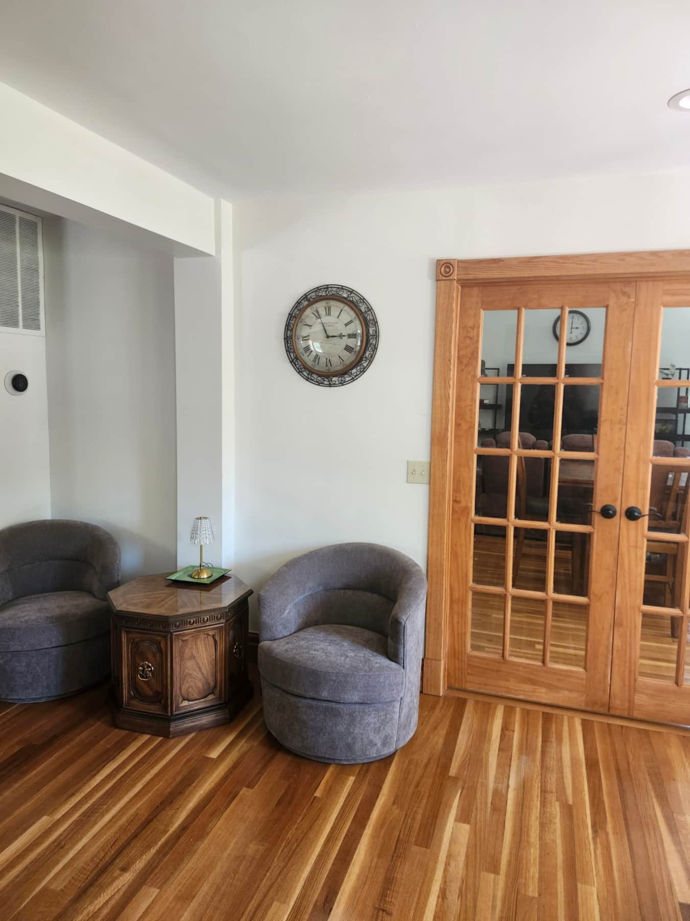 https://l.icdbcdn.com/oh/5cc5f65f-c255-4a51-9d50-9664ef65be2a.jpg?w=2080-50